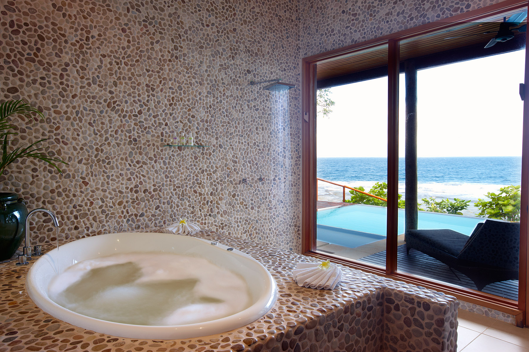 dream house ocean view in Fiji hot tub