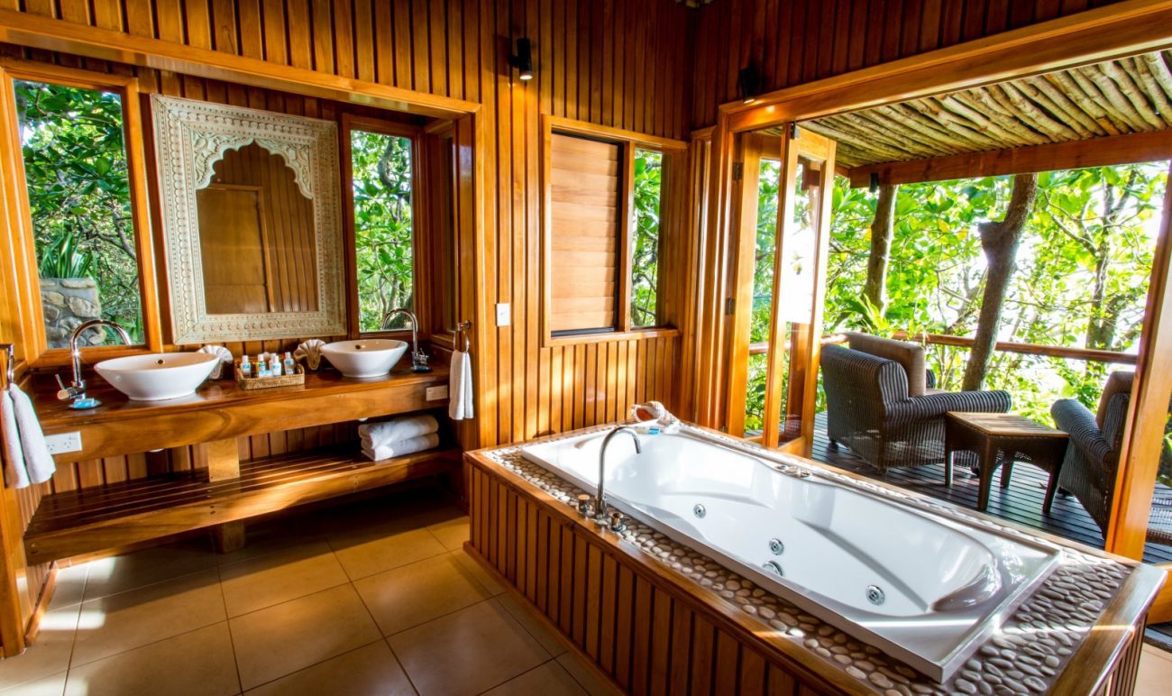 private villa in Fiji jacuzzi tub