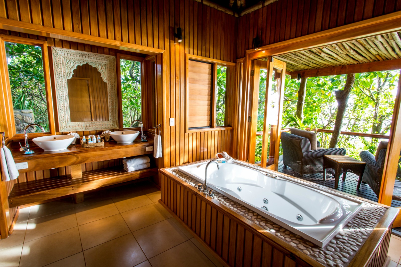 private villa in Fiji jacuzzi tub