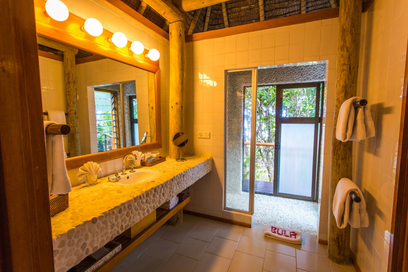 Ocean Front Bure Fiji bathroom